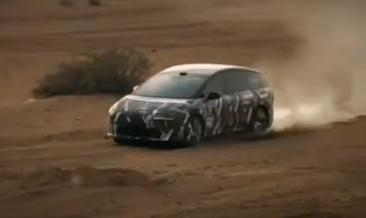 Відео дорожніх тестів електричного кросовера Li Auto i8